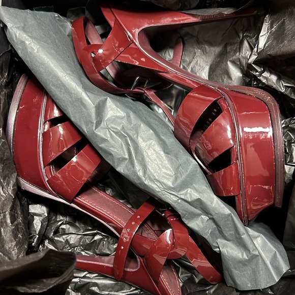 YSL Tribute Vitello Vernice Soft Heel Sandal - Picture 13 of 15